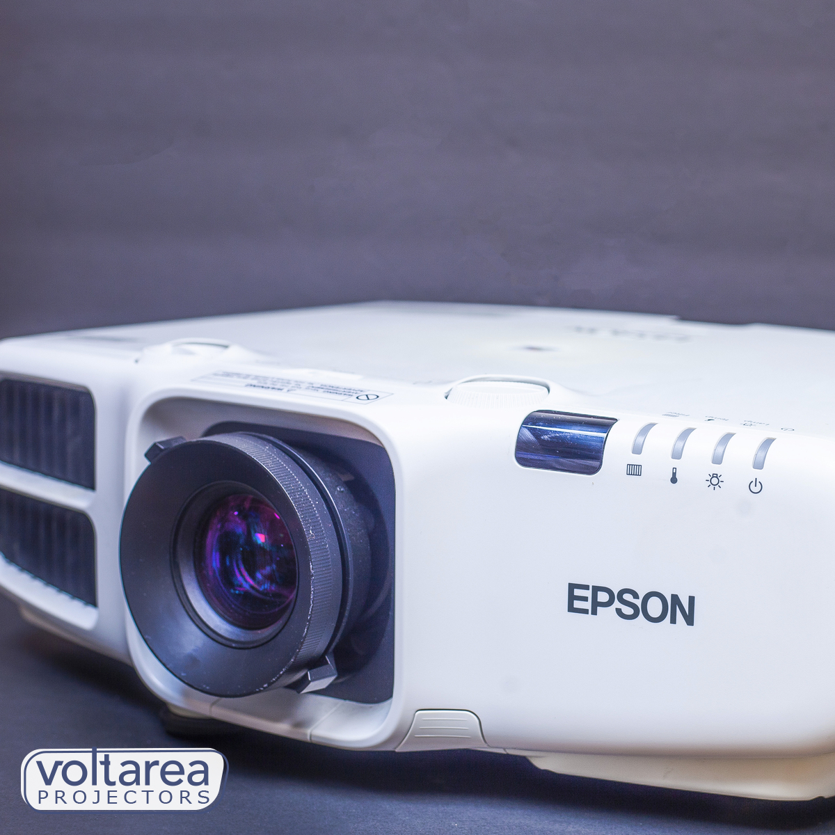 Proiettore Epson Pro G6150 uso domestico come TV gaming - Foto 3 di 6